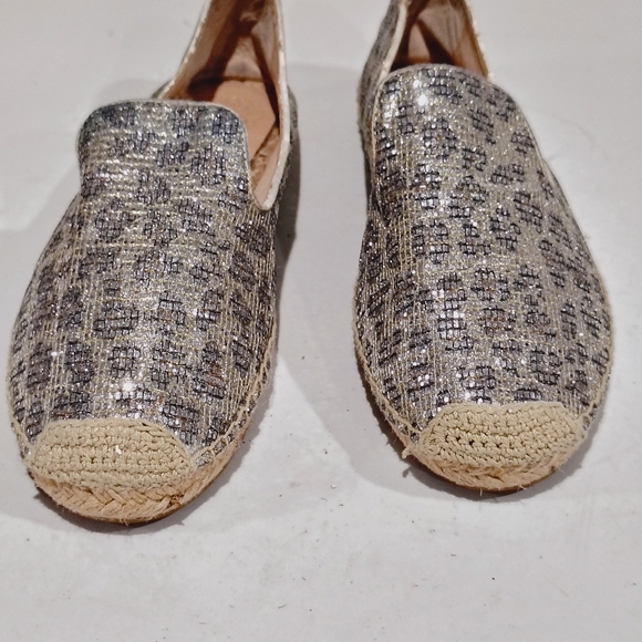 Vince Camuto Women\'s Animal Print Metallic Round ToeLeather Espadrilles Size 8.5